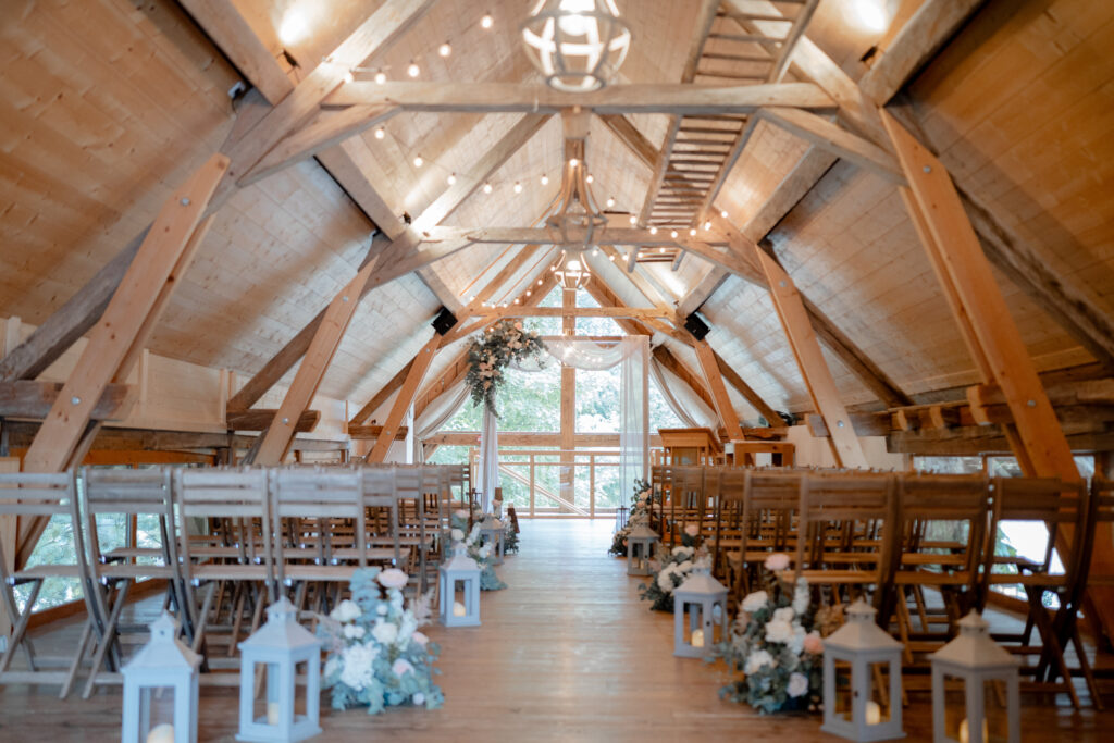 ceremonie laique, mariage rose et blanc, bois, decoration de mariage