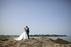 mariage bord de l'eau plage mer couple