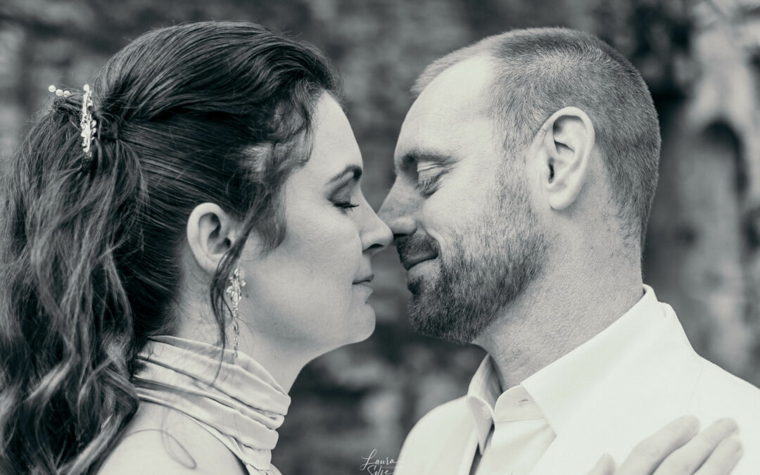 couple, demande en mariage, séance couple, bisou, abbaye