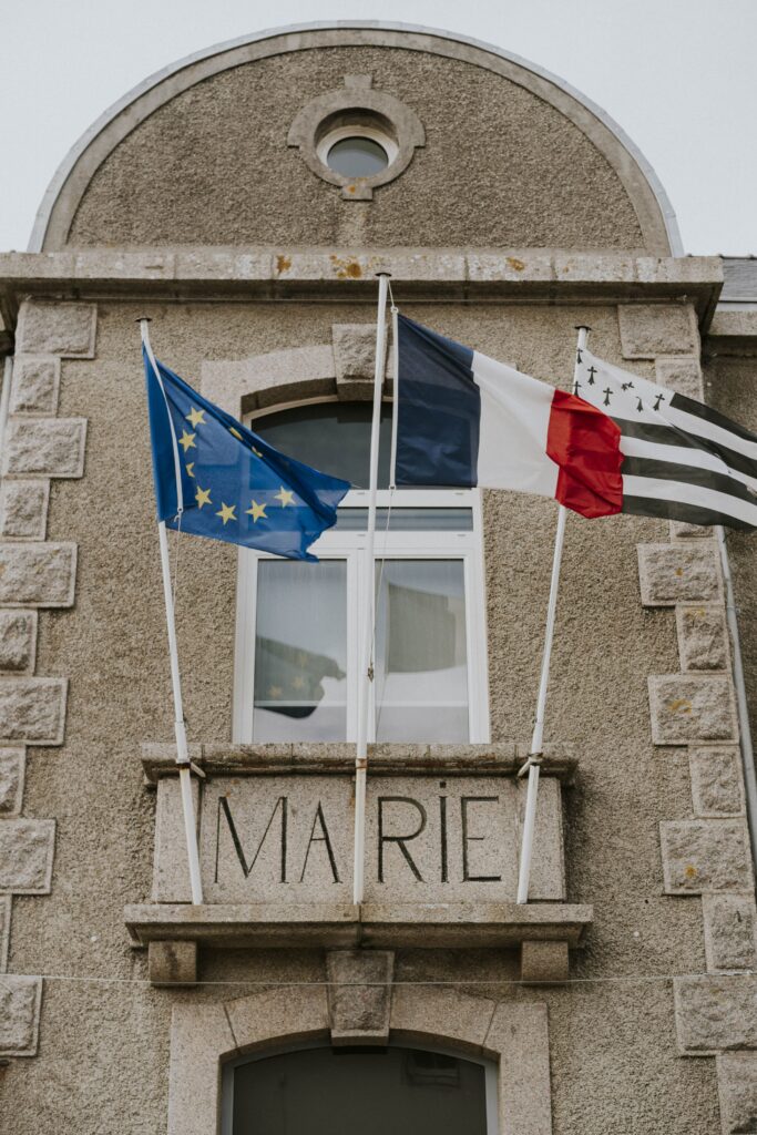 bretagne, bzh, mairie, drapeaux