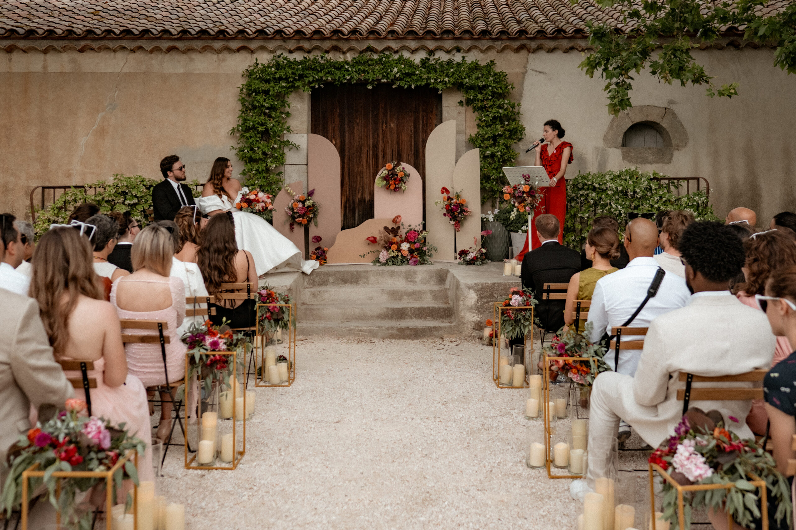 mariage en extérieur, cérémonie laïque, couleur chaude