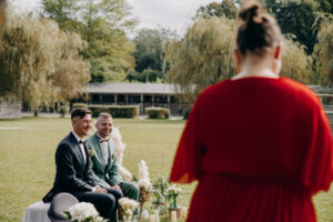 Cérémonie laïque homme, elopement, écurie