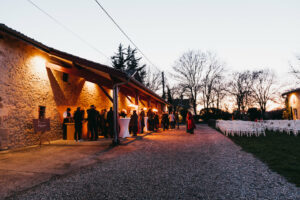 Mariage en hiver, vin d'honneur dehors