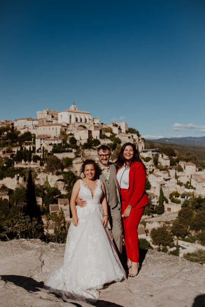 Gordes, couple cinquantenaire, D Day girl, Provence, plus beau village de France, Vaucluse 