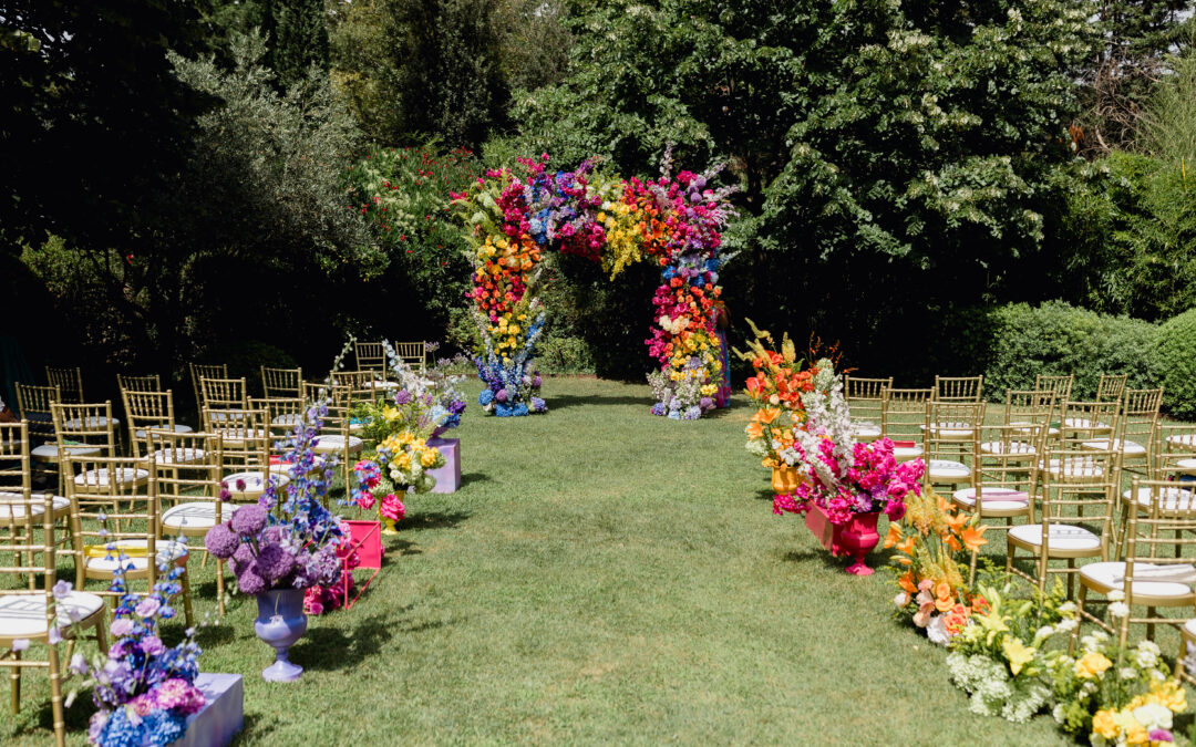 mariage, cérémonie laïque, décoration, couleurs, fleurs, arche
