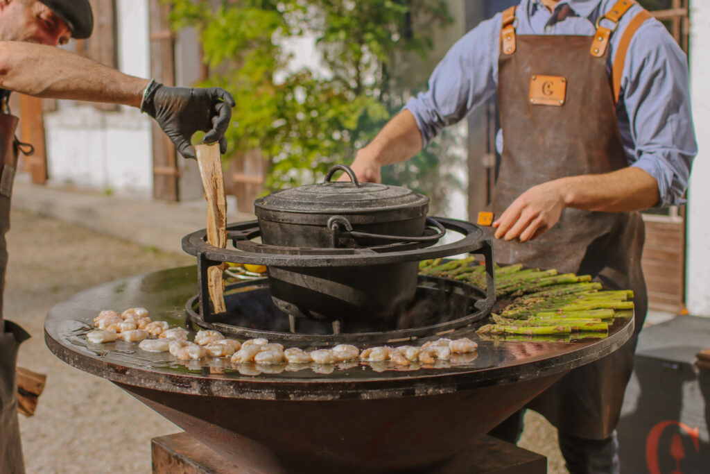 Bbq, barbecue, asperges, viande, saucisse, cocktail décontracté, repas décontracté, plancha, grill, Différents types de traiteurs de mariage, gueuleton