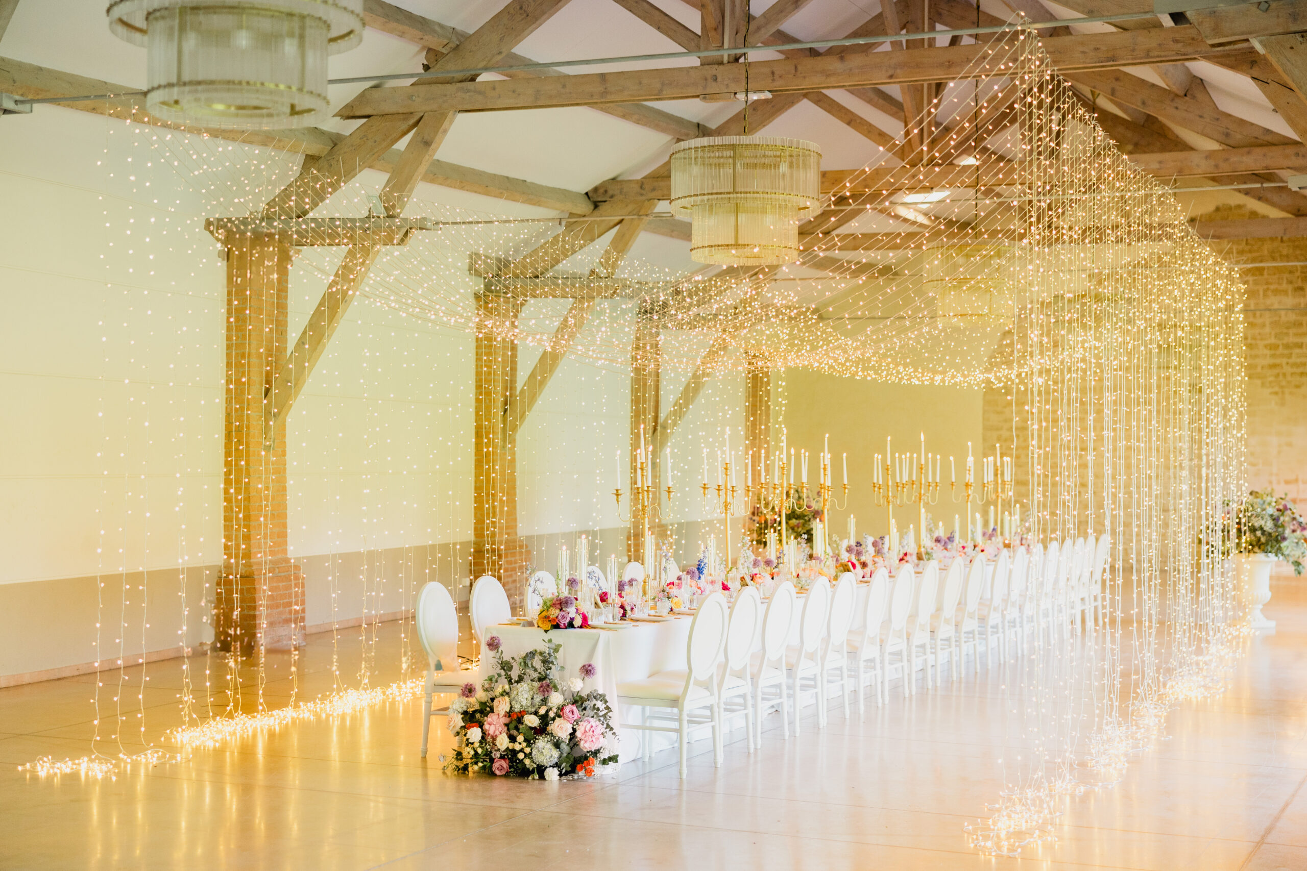 mariage coloré guirlande lumieuse mariage intimiste
