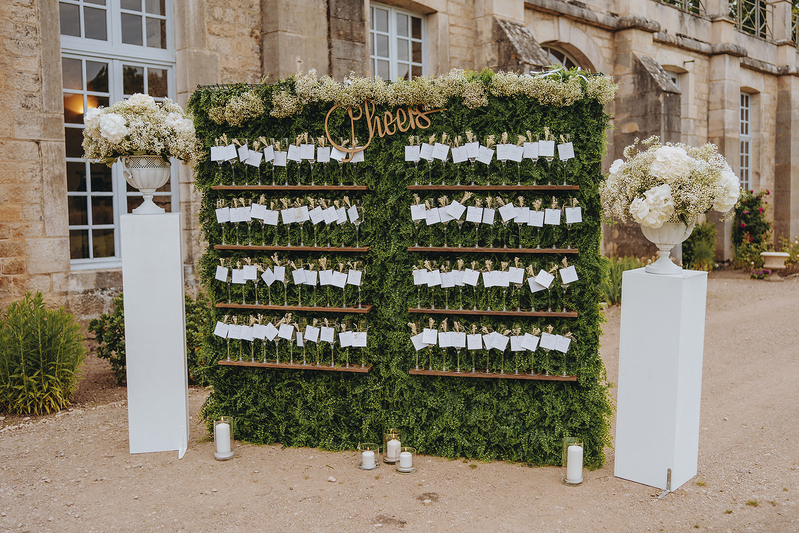 plan de table à Dijon, mur à champagne, décorations mariage
