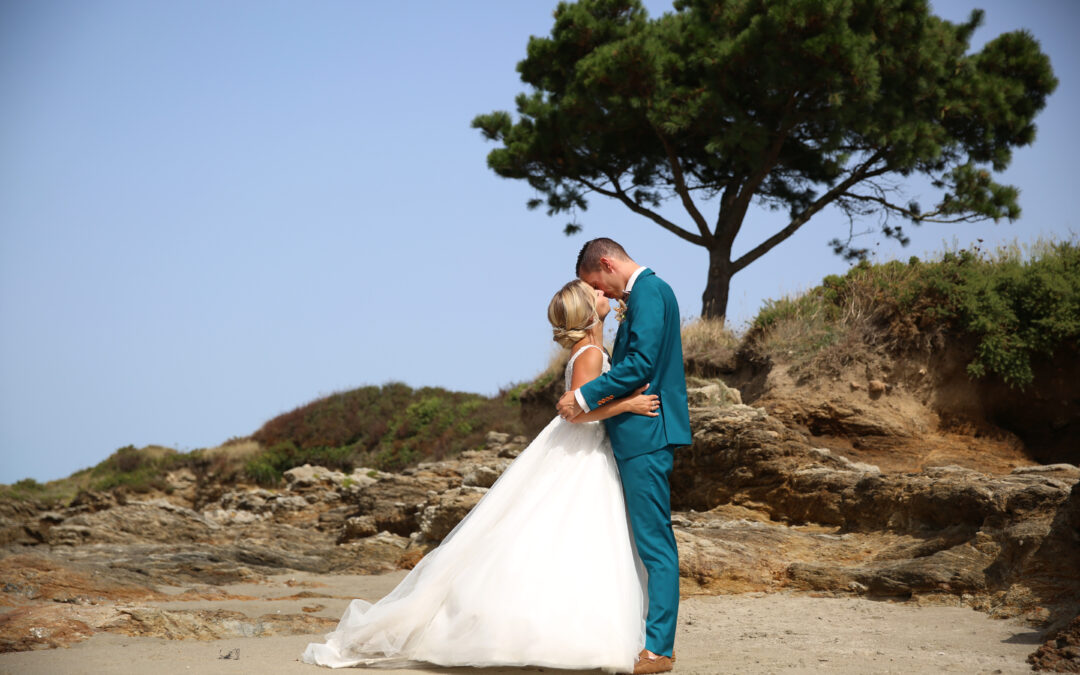 séance couple jour J, séance photo, séance photo mariage, bisou mariés, agence , plage, bord de mer