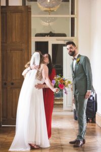 wedding planner et les mariés, wedding planner, les filles en rouge, coordination jour J, organisatrice de mariage, d day wedding planner, conseil et accompagnement, coordinatrice de mariage, cheffe de projet mariage, l'agence aux 1000 mariages
