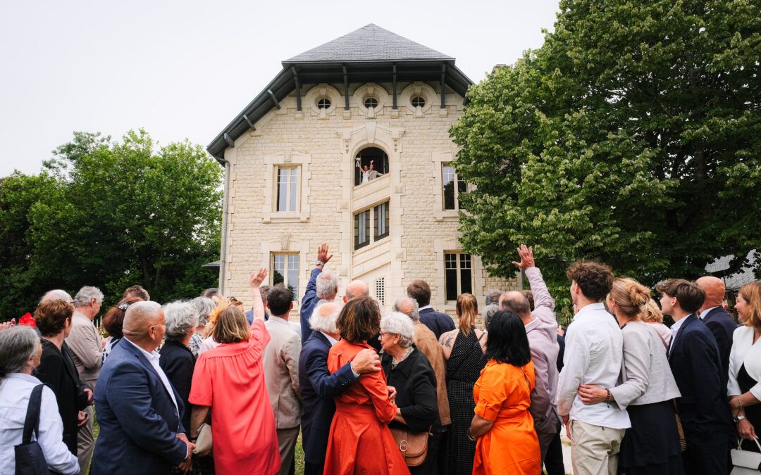 Villa nymphéa, se marier à la villa nymphéa, mariage la rochelle, photos de groupe, villa, lieu de réception, invités