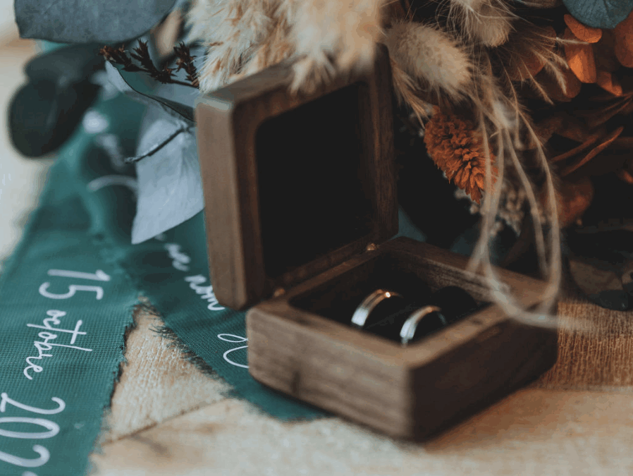 alliance, boite à alliance, écrin bague, boite à bague en bois, ruban vert, mariage automnal, couleur automnal, bague mariage