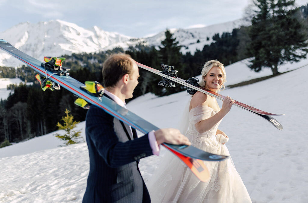 Mariés dans la neige mariés à ski mariée marié bride groom ski station