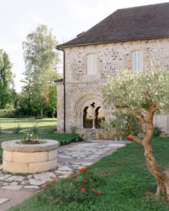abbaye saint gilbert, lieu reception auvergne, puit, allier