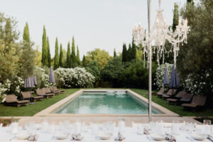welcome diner, piscine, mariage blanc, repas extérieur